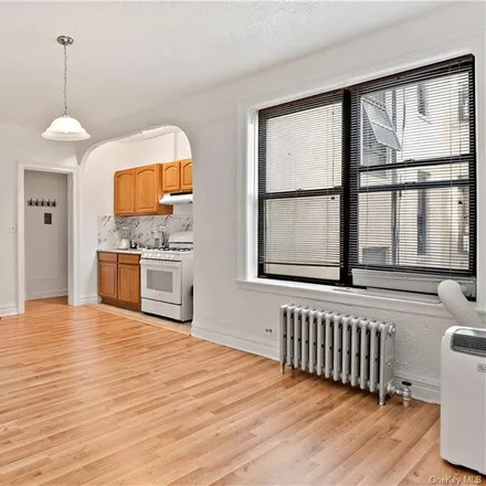 Image 1 - 700 Oakland Place, New York, NY 10457, USA - Condo for sale