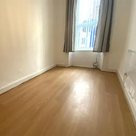 Image 5 - 241 Newlands Road, New Cathcart, Glasgow, G44 4EJ, United Kingdom - Apartment for rent