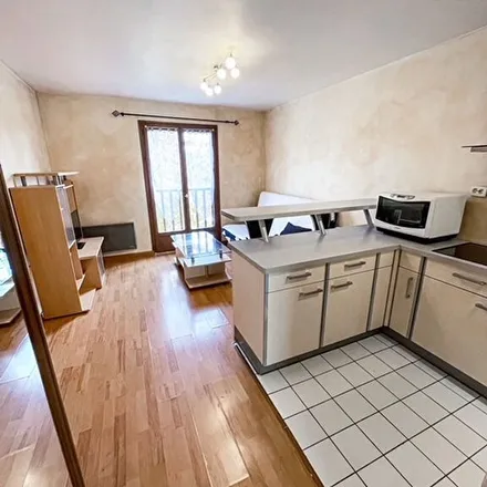 Rent this 1 bed apartment on 9 Rue de l'Hôtel des Postes in 91160 Longjumeau, France