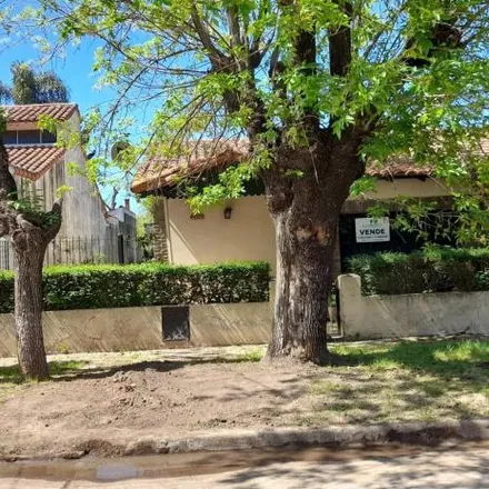 Buy this 2 bed house on Oncativo in B1852 GAU Burzaco, Argentina