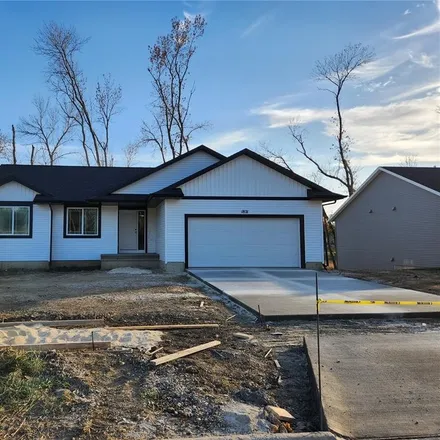 Buy this 3 bed house on 1923 Shady Grove Road Southwest in Cedar Rapids, IA 52404