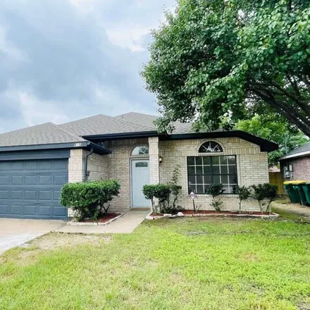 Rent this 4 bed house on 815 Ragland Drive in Cedar Hill, TX 75104