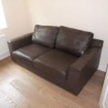 Image 4 - Valley View, Newcastle-under-Lyme, ST5 3FB, United Kingdom - Apartment for rent