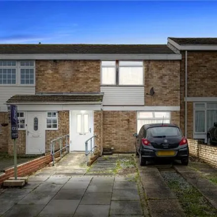 Buy this 3 bed townhouse on Swan Close in Basildon, SS15 5HH