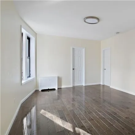 Image 2 - 1372 Shakespeare Avenue, New York, NY 10452, USA - Apartment for sale