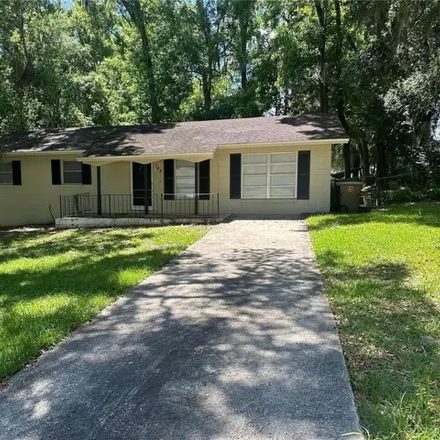 Rent this 3 bed house on 810 Southeast 30th Avenue in Ocala, FL 34471