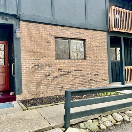 Buy this 2 bed condo on 398 Washington Street in Manchester, Washtenaw County