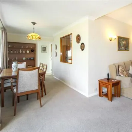 Image 9 - Thorndon Park Crescent, Leigh on Sea, SS9 4RG, United Kingdom - Duplex for sale