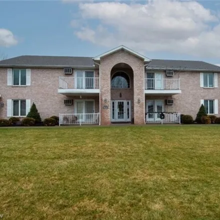 Buy this 2 bed condo on 940 Auburn Hills Drive in Mahoning County, OH 44512