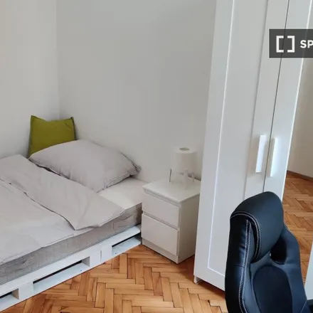 Rent this 3 bed room on Arkadenhof in Markhofgasse 1-9, 1030 Vienna