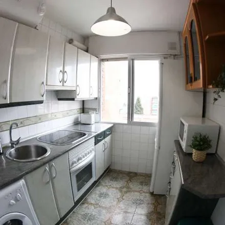 Image 3 - Redpiso, Calle de Camarena, 28047 Madrid, Spain - Apartment for rent