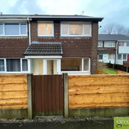 Rent this 3 bed townhouse on Cumberland Avenue in Pendlebury, M27 8HN