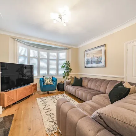 Rent this 3 bed apartment on Edgehill Road in Lonesome, London