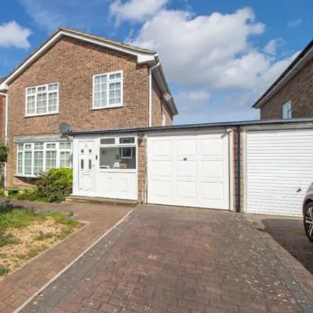 Buy this 4 bed house on Roundway in Waterlooville, PO7 7QB