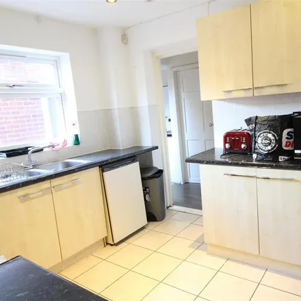 Image 3 - 7 Ingham Grove, Nottingham, NG7 2LQ, United Kingdom - House for rent