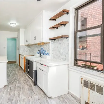 Image 7 - 740 East 232nd Street, New York, NY 10466, USA - Apartment for sale