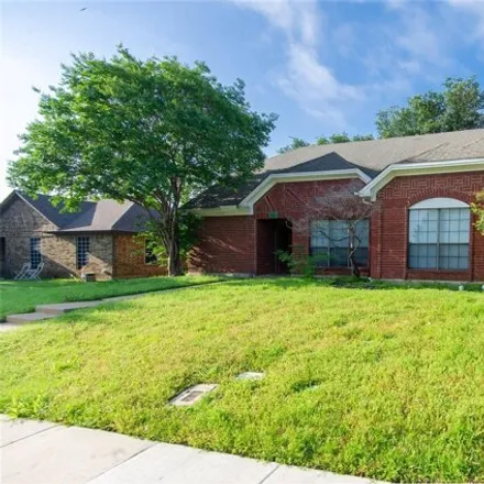 Image 2 - 1544 Glenmore Drive, Lewisville, TX 75077, USA - House for sale