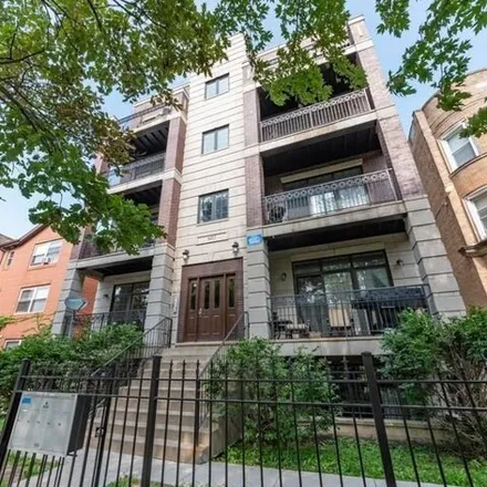 Rent this 3 bed condo on 6217 South Kimbark Avenue in Chicago, IL 60637
