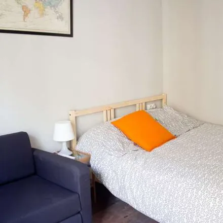 Rent this 7 bed apartment on Servired in Gran Via de Ferran el Catòlic, 46008 Valencia
