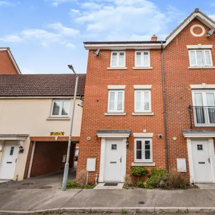 Rent this 4 bed townhouse on 42 Bull Road in Ipswich, IP3 8GP