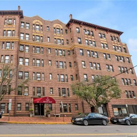 Buy this studio apartment on 8 Barstow Rd Apt 3e in Great Neck, New York