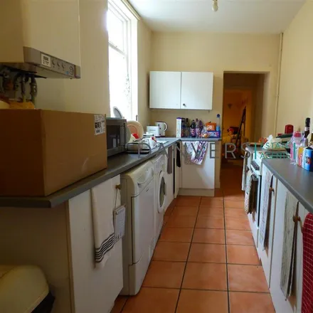 Rent this 5 bed townhouse on Windermere Street in Leicester, LE2 7GU