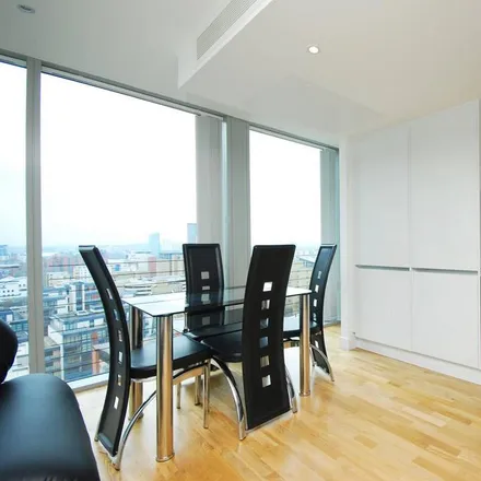 Image 2 - Marsh Wall, Canary Wharf, London, E14 4SG, United Kingdom - Apartment for rent