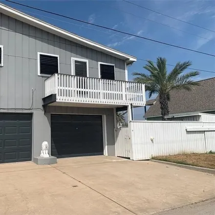 Rent this 4 bed house on 5888 Avenue Q ½ in Galveston, TX 77551