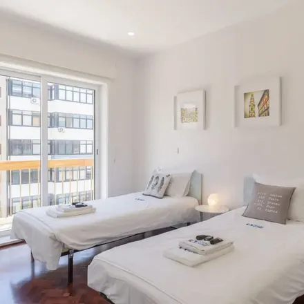 Rent this 3 bed apartment on Avenida da Boavista in 4100-135 Porto, Portugal