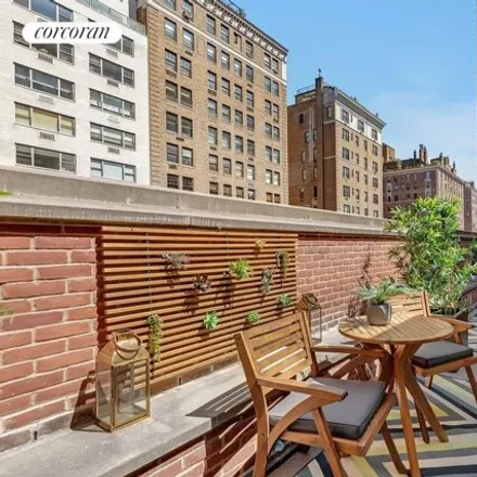 Image 3 - 40 East 72nd Street, New York, NY 10021, USA - Condo for rent