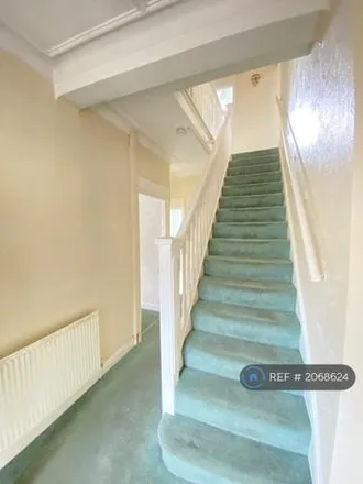 Image 4 - Somersby Gardens, London, IG4 5EA, United Kingdom - House for rent