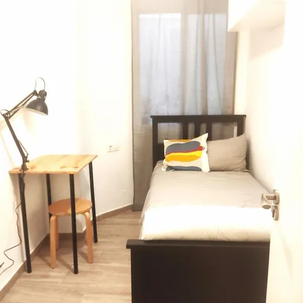Image 5 - Carrer de Rodrigo de Pertegàs, 46023 Valencia, Spain - Apartment for rent