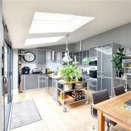 Image 5 - Reynolds Place, London, SE3 8SX, United Kingdom - Townhouse for sale