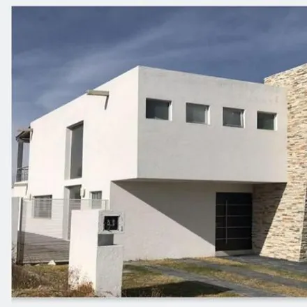 Rent this 3 bed house on unnamed road in Delegaciön Santa Rosa Jáuregui, San Isidro El Viejo