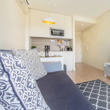Rent this 1 bed apartment on Rua do Bonjardim 698 in 700, 702