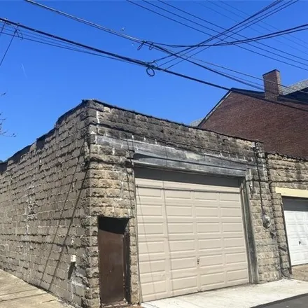 Buy this studio house on 1356 Lake Street in Pittsburgh, PA 15233