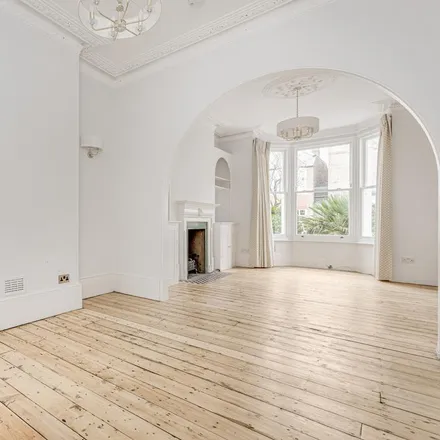 Rent this 5 bed townhouse on Lydon Road in London, SW4 0HP