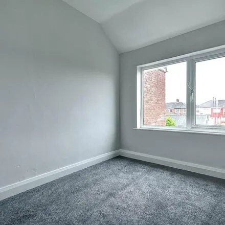 Rent this 2 bed townhouse on Bristol Road in Hull, HU5 5XH