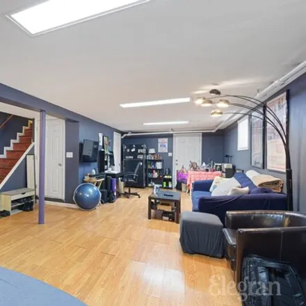Image 8 - 3827 Laurel Avenue, New York, NY 11224, USA - House for sale