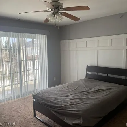 Image 6 - 10299 West Midway Court, Commerce Charter Township, MI 48390, USA - Townhouse for sale