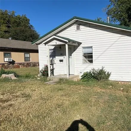 Rent this 2 bed house on 922 Coy Avenue in Tahlequah, OK 74464