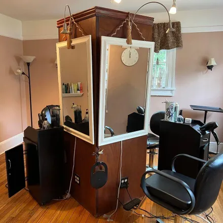 Image 6 - TLC Salon and Spa, 801 Broad Street, Milford, Pike County, PA 18337, USA - House for sale