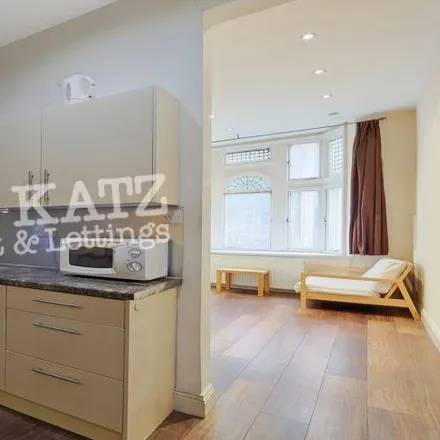 Rent this 2 bed apartment on Cheshire Court in Blackfriars, London