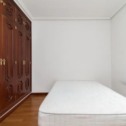 Rent this 7 bed apartment on Madrid in Calle de Tenerife, 11