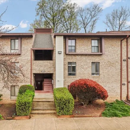 Buy this 3 bed condo on Shadowood Condo Assn in 11639 Stoneview Square, Reston