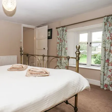 Rent this 2 bed townhouse on Teignbridge in TQ12 6QT, United Kingdom