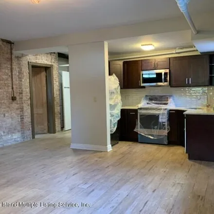 Image 2 - 239 Saint Pauls Avenue, New York, NY 10304, USA - Apartment for rent