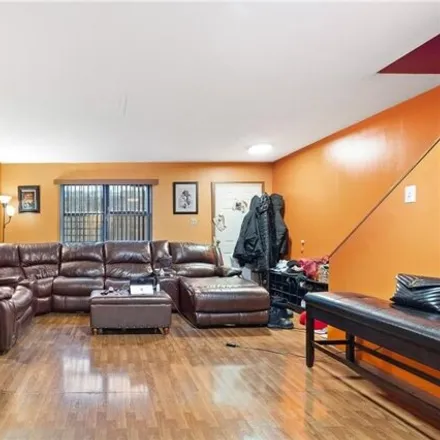Image 7 - 440 New Jersey Avenue, New York, NY 11207, USA - House for sale