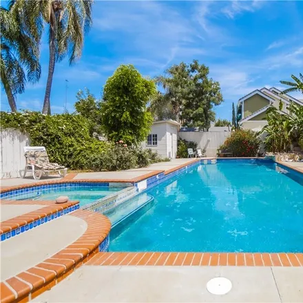 Image 1 - 18042 Erwin Street, Los Angeles, CA 91316, USA - House for sale