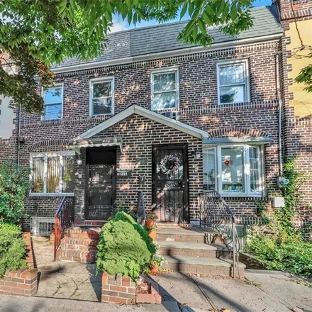 Image 2 - 215 Dahlgren Place, New York, NY 11209, USA - Townhouse for sale